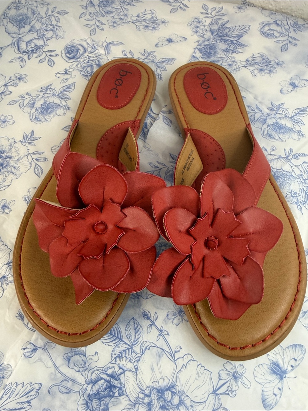 b.o.c. Coral Colored Floral Slide Sandals